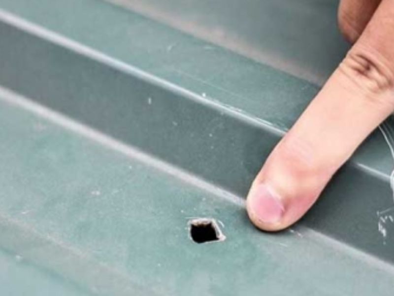 Các nguyên nhân dẫn gây mái tôn bị dột