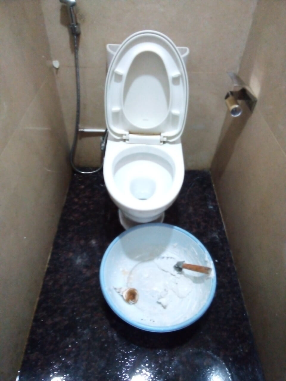 Nguyên nhân khiến bạn phải sửa bồn cầu