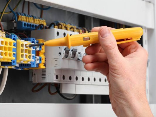Thợ giúp việc - Dịch vụ sửa điện uy tín, chất lượng