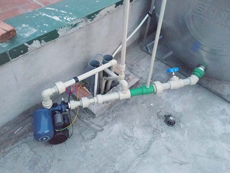 Nước không chảy lên bồn có thể do tắt nghẽn hoặc linh kiện bị hỏng